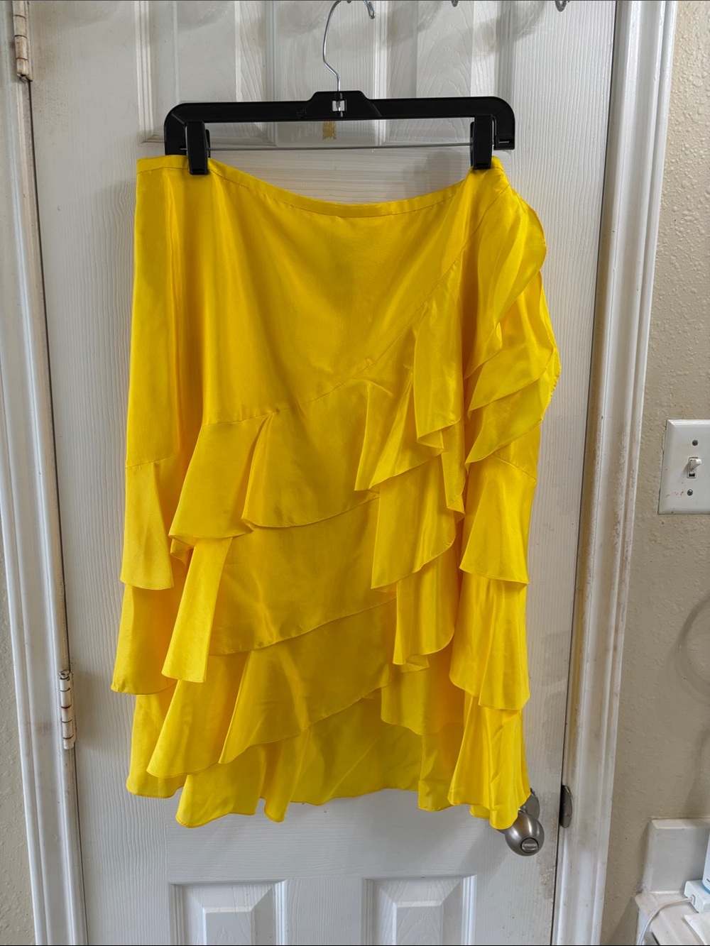 Ralph Lauren fully lined Bright Yellow Silk ruffle skirt. NWT
